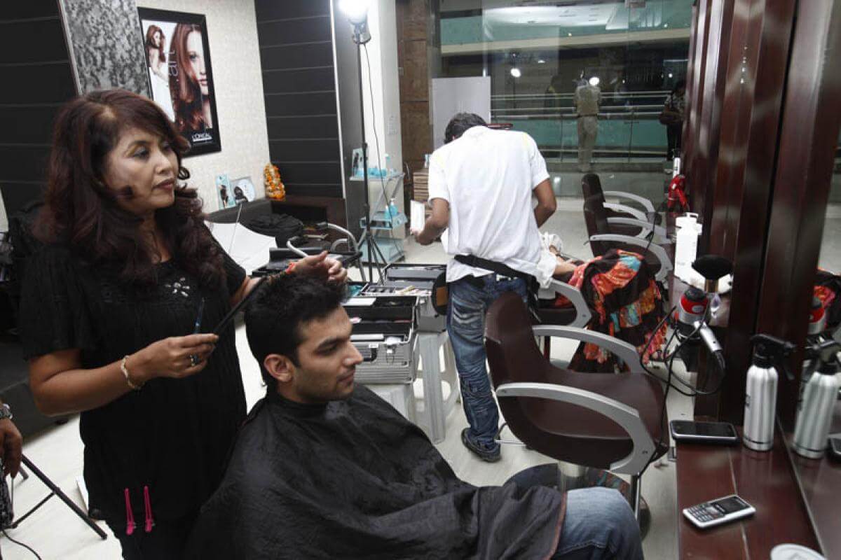 Style N shape Salon Delhi Image 1